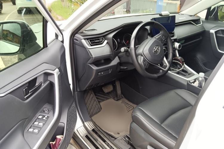 Used Toyota RAV4 2023 2.0L CVT Two-Wheel Drive Urban Edition Driver Seat