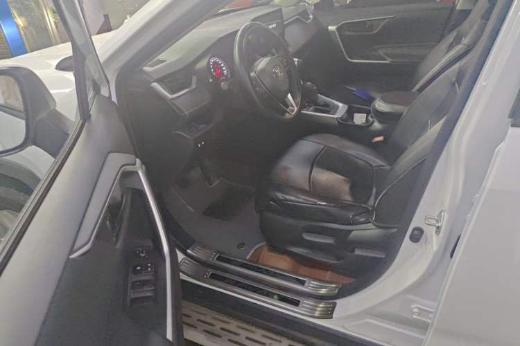 Used Toyota RAV4 2023 2.0L CVT Two-Wheel Drive Urban Edition Driver Seat
