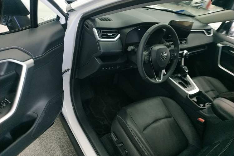 Used Toyota RAV4 2023 2.0L CVT Two-Wheel Drive Fashion Plus Edition Driver Seat
