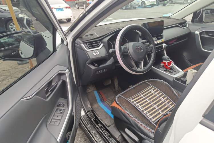 Used Toyota RAV4 2023 2.0L CVT Two-Wheel Drive Urban Edition Driver Seat