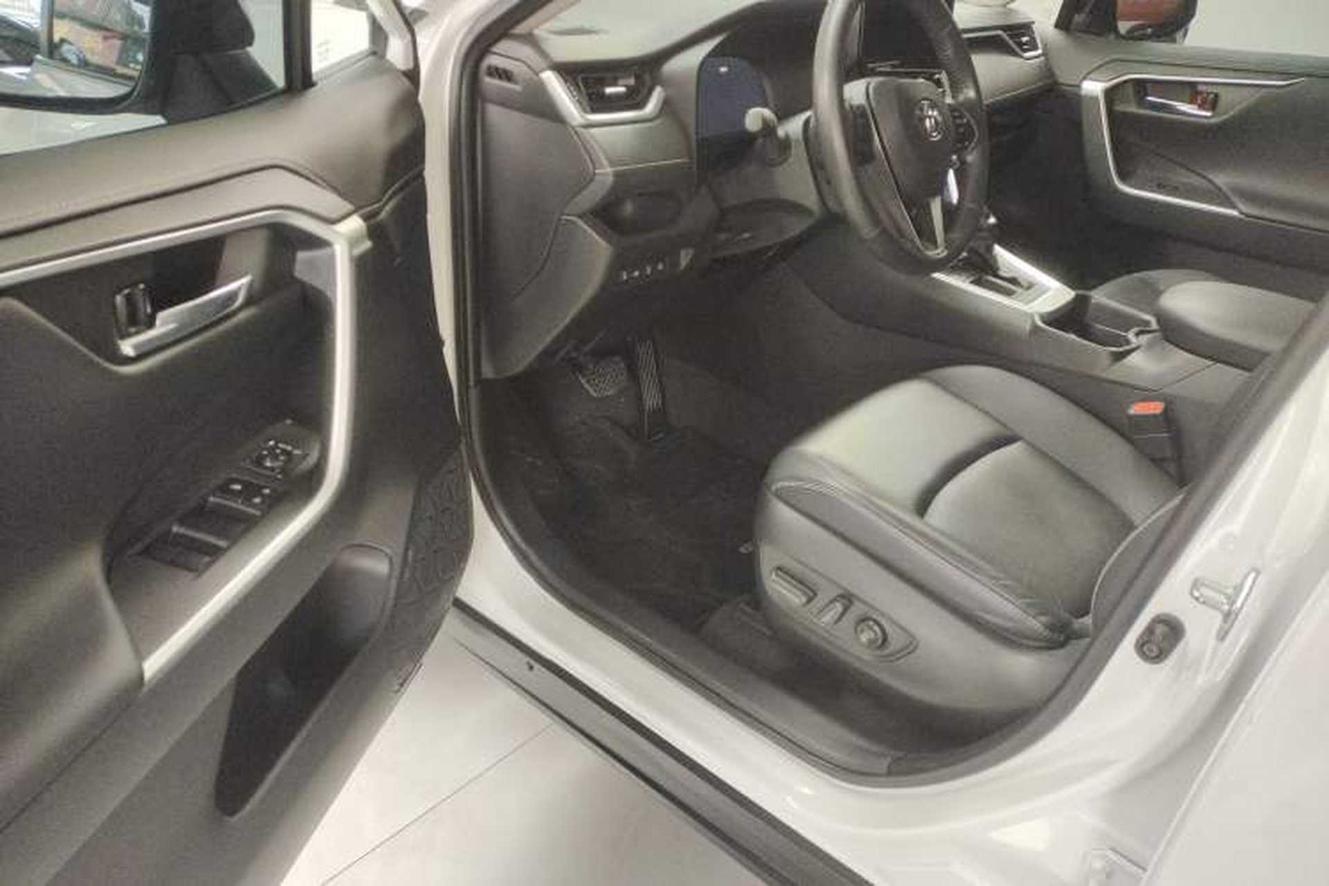 Used Toyota RAV4 2023 2.0L CVT Two-Wheel Drive 20th Anniversary Platinum Edition Driver Seat