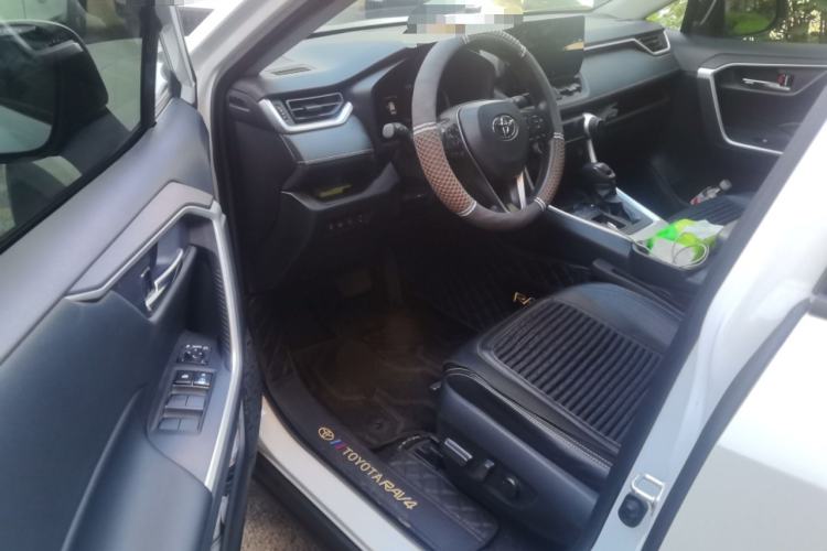 Used Toyota RAV4 2023 2.0L CVT Two-Wheel Drive Fashion Edition Driver Seat