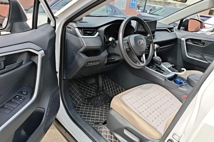 Used Toyota RAV4 2023 2.0L CVT Two-Wheel Drive Urban Edition Driver Seat