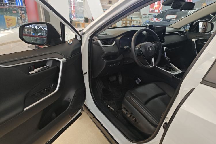 Used Toyota RAV4 2023 2.0L CVT Two-Wheel Drive 20th Anniversary Platinum Edition Driver Seat