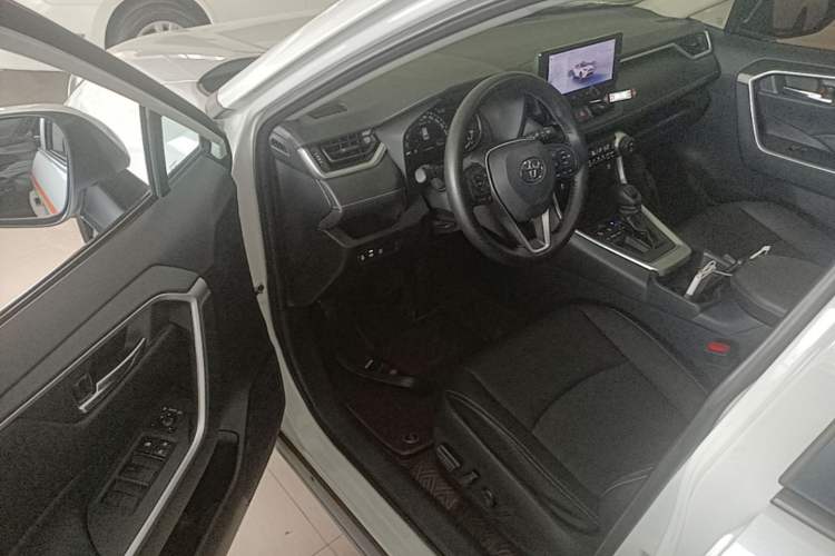 Used Toyota RAV4 2023 2.0L CVT Two-Wheel Drive Fashion Edition Driver Seat