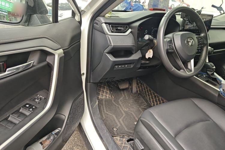 Used Toyota RAV4 2023 2.0L CVT Two-Wheel Drive 20th Anniversary Platinum Edition Driver Seat