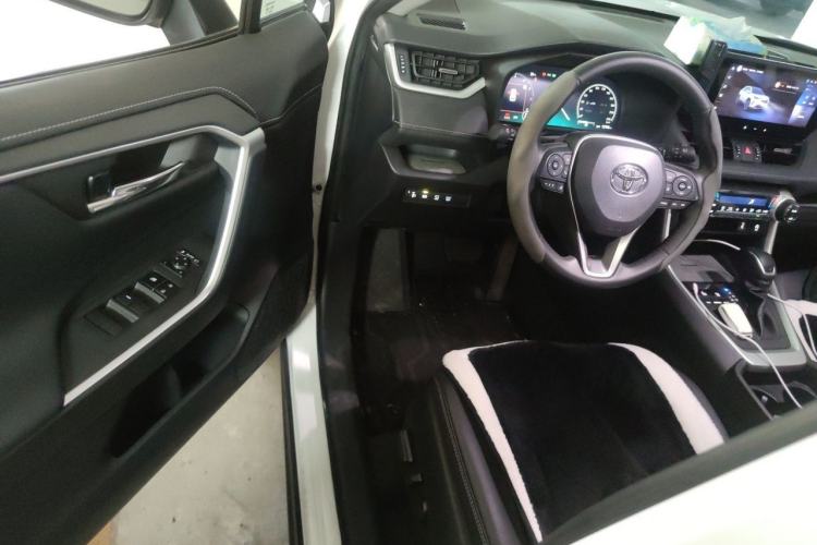 Used Toyota RAV4 2023 2.0L CVT Two-Wheel Drive Fashion Plus Edition Driver Seat