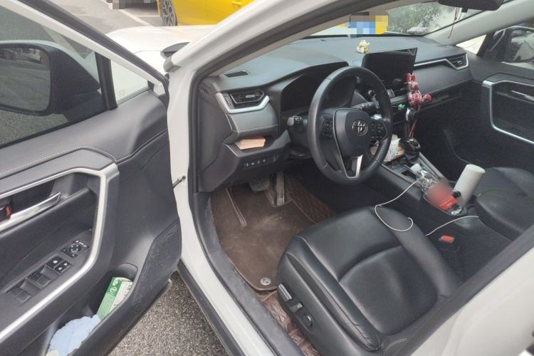 Used Toyota RAV4 2023 2.0L CVT Two-Wheel Drive 20th Anniversary Platinum Edition Driver Seat