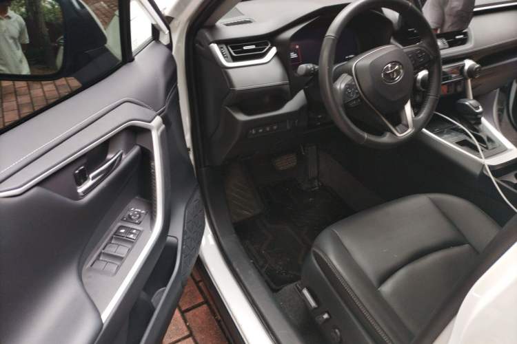 Used Toyota RAV4 2023 2.0L CVT Two-Wheel Drive Fashion Plus Edition Driver Seat