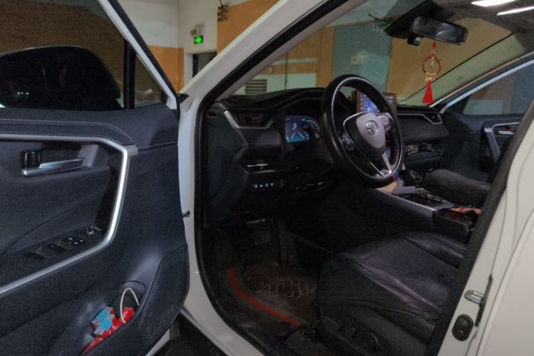 Used Toyota RAV4 2023 2.0L CVT Two-Wheel Drive Fashion Plus Edition Driver Seat
