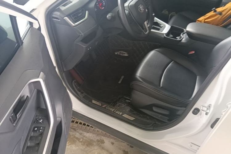 Used Toyota RAV4 2023 2.0L CVT Two-Wheel Drive Urban Edition Driver Seat