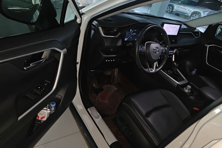 Used Toyota RAV4 2023 2.0L CVT Two-Wheel Drive Fashion Plus Edition Driver Seat