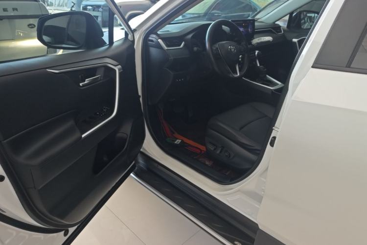 Used Toyota RAV4 2023 2.0L CVT 4x4 Adventure Edition Driver Seat