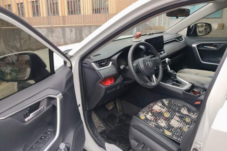 Used Toyota RAV4 2023 2.0L CVT Two-Wheel Drive Fashion Plus Edition Driver Seat