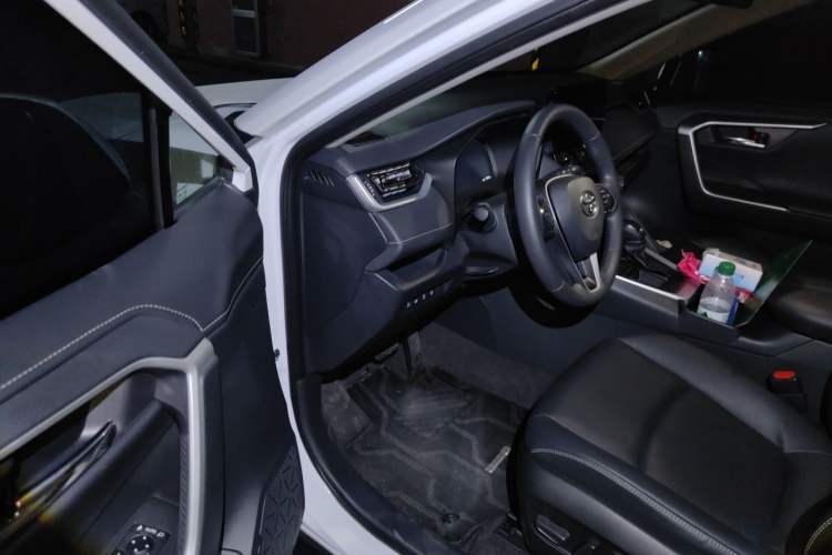 Used Toyota RAV4 2023 2.0L CVT Two-Wheel Drive Fashion Plus Edition Driver Seat
