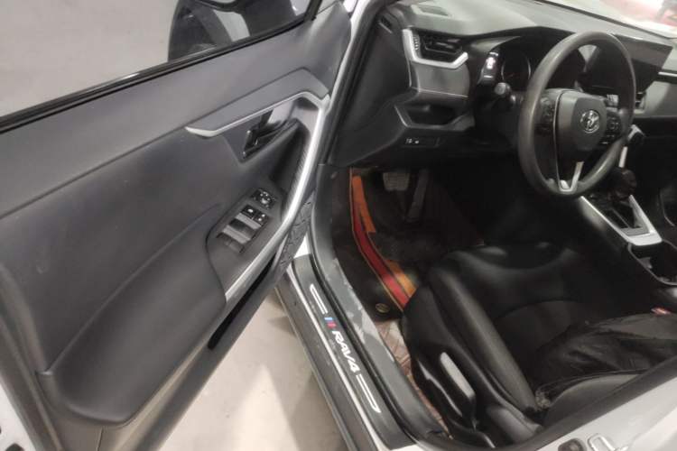 Used Toyota RAV4 2023 2.0L CVT Two-Wheel Drive Urban Edition Driver Seat