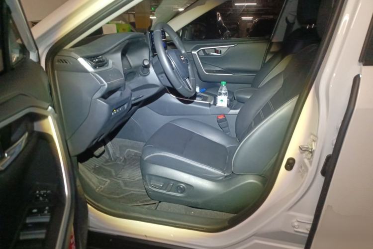 Used Toyota RAV4 2023 2.0L CVT Two-Wheel Drive Fashion Plus Edition Driver Seat
