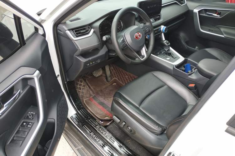 Used Toyota RAV4 2023 2.0L CVT 4x4 Adventure Edition Driver Seat