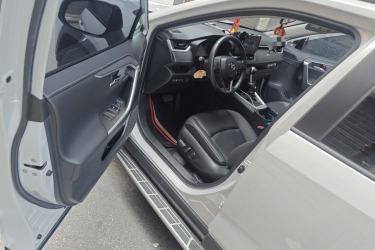 Used Toyota RAV4 2023 2.0L CVT Two-Wheel Drive Fashion Plus Edition Driver Seat