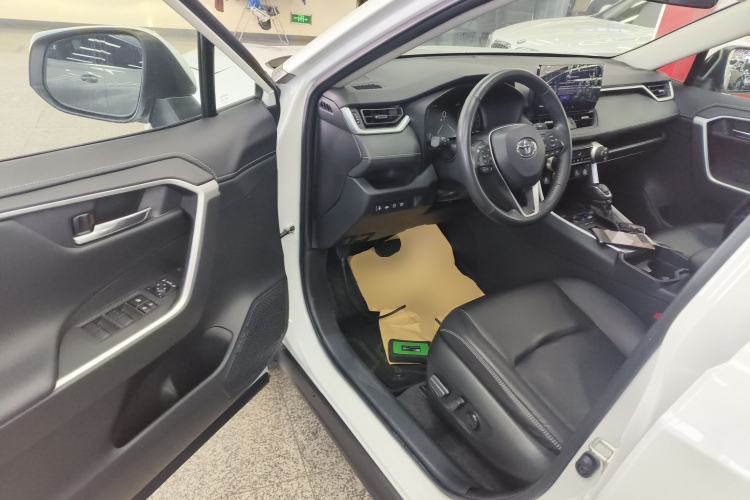 Used Toyota RAV4 2023 2.0L CVT Two-Wheel Drive Fashion Plus Edition Driver Seat