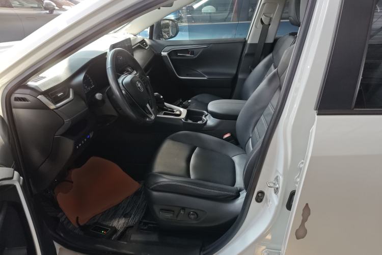 Used Toyota RAV4 2023 2.0L CVT Two-Wheel Drive 20th Anniversary Platinum Edition Driver Seat