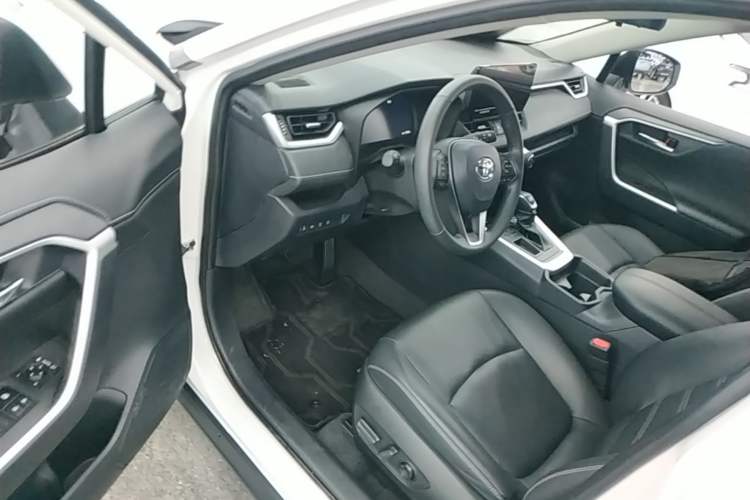 Used Toyota RAV4 2023 2.0L CVT Two-Wheel Drive Fashion Plus Edition Driver Seat
