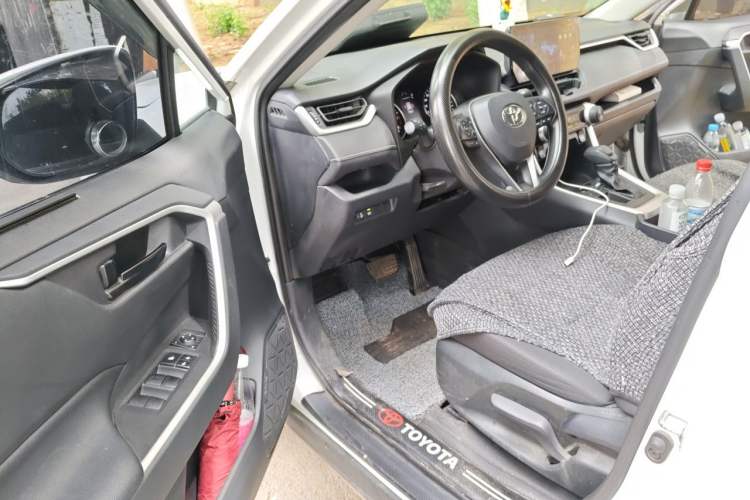 Used Toyota RAV4 2023 2.0L CVT Two-Wheel Drive Urban Edition Driver Seat