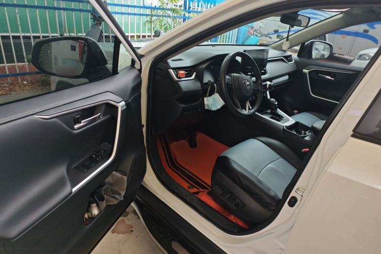 Used Toyota RAV4 2023 2.0L CVT Two-Wheel Drive 20th Anniversary Platinum Edition Driver Seat