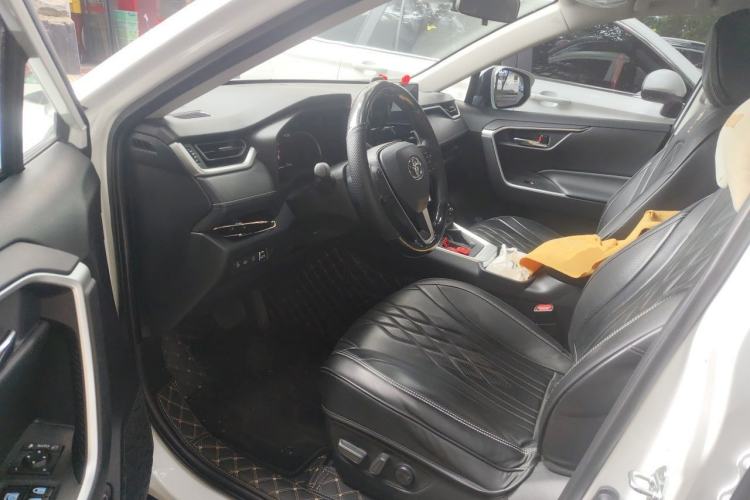Used Toyota RAV4 2023 2.0L CVT Two-Wheel Drive Fashion Edition Driver Seat