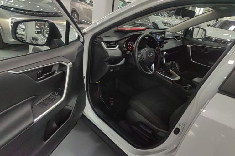 Used Toyota RAV4 2023 2.0L CVT Two-Wheel Drive Urban Edition Driver Seat