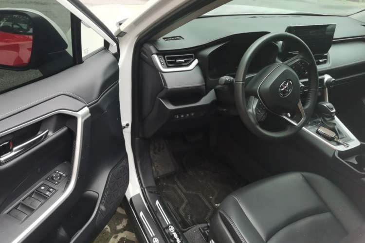 Used Toyota RAV4 2023 2.0L CVT Two-Wheel Drive Fashion Plus Edition Driver Seat