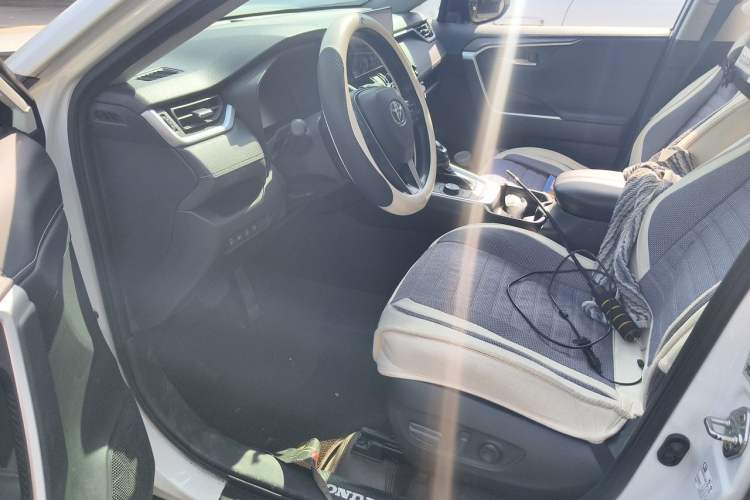 Used Toyota RAV4 2023 Dual-Engine 2.5L E-CVT Four-Wheel Drive Elite Plus Edition Driver Seat