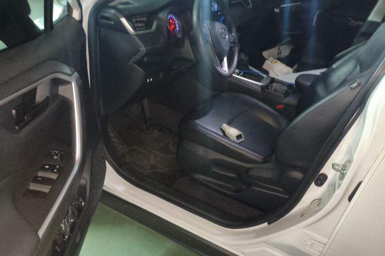 Used Toyota RAV4 2023 2.0L CVT Two-Wheel Drive Urban Edition Driver Seat