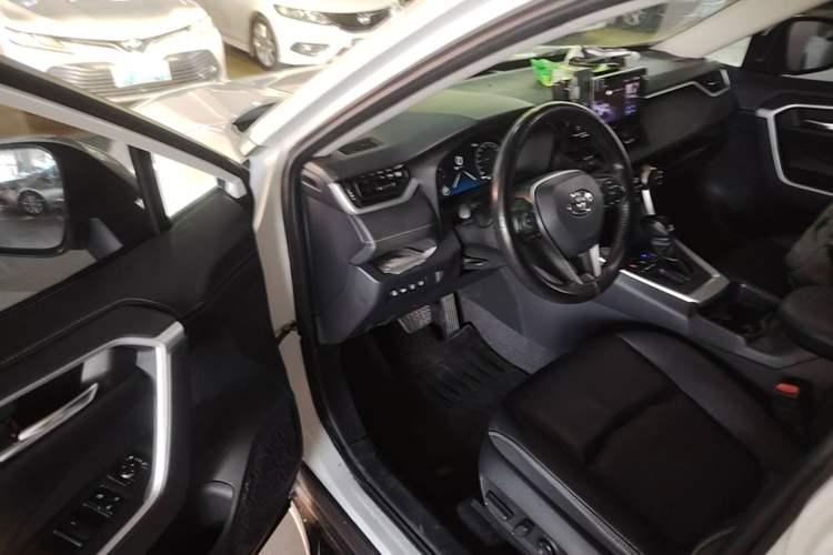 Used Toyota RAV4 2023 2.0L CVT Two-Wheel Drive Fashion Plus Edition Driver Seat