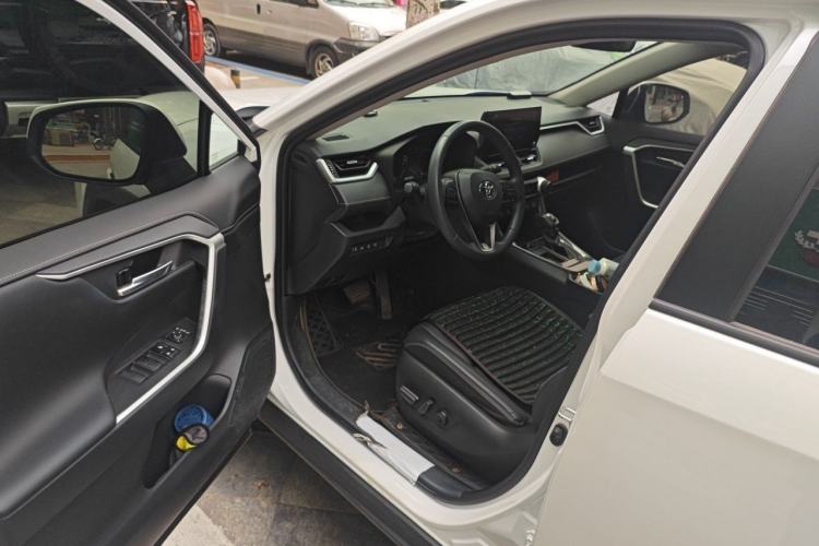 Used Toyota RAV4 2023 2.0L CVT Two-Wheel Drive Fashion Plus Edition Driver Seat