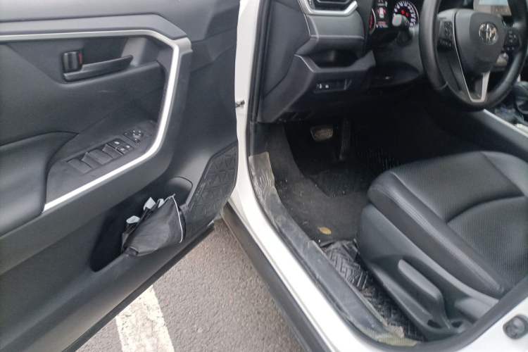 Used Toyota RAV4 2023 2.0L CVT Two-Wheel Drive Urban Edition Driver Seat