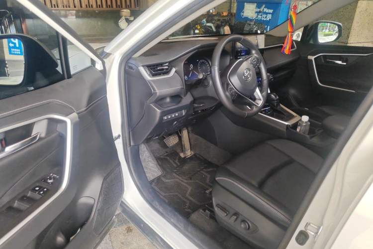 Used Toyota RAV4 2023 2.0L CVT Two-Wheel Drive Fashion Plus Edition Driver Seat