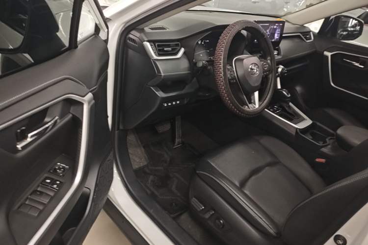 Used Toyota RAV4 2023 2.0L CVT Two-Wheel Drive Fashion Plus Edition Driver Seat
