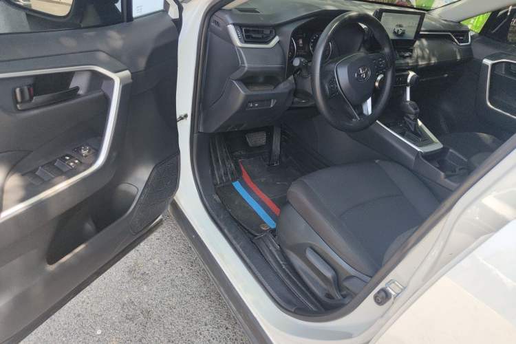 Used Toyota RAV4 2023 2.0L CVT Two-Wheel Drive Urban Edition Driver Seat