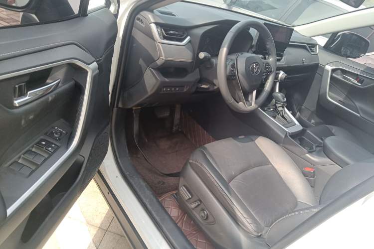 Used Toyota RAV4 2023 2.0L CVT Two-Wheel Drive Fashion Plus Edition Driver Seat