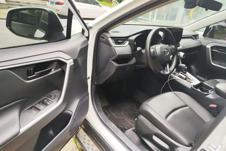 Used Toyota RAV4 2023 2.0L CVT Two-Wheel Drive Urban Edition Driver Seat