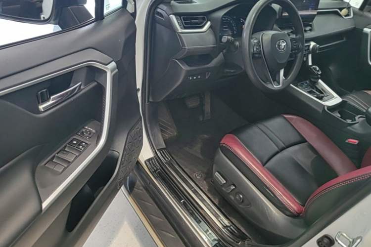 Used Toyota RAV4 2023 2.0L CVT Two-Wheel Drive Fashion Edition Driver Seat