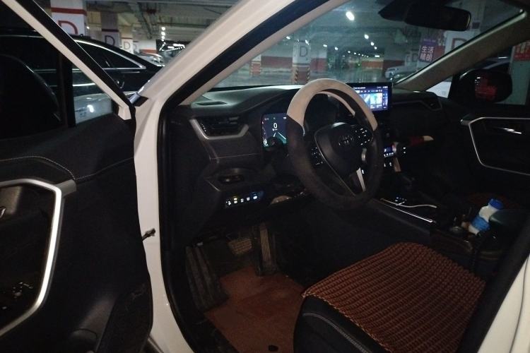 Used Toyota RAV4 2023 2.0L CVT Two-Wheel Drive 20th Anniversary Platinum Edition Driver Seat