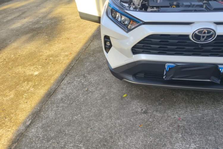 Used Toyota RAV4 2023 2.0L CVT Two-Wheel Drive Fashion Edition Engine Bay Right