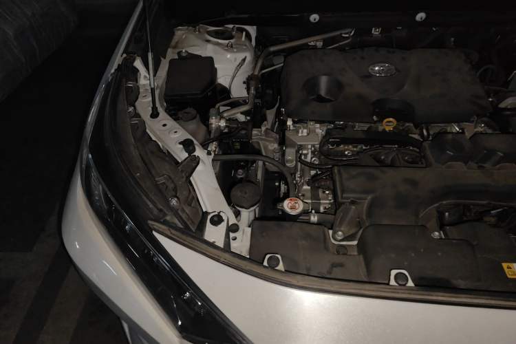 Used Toyota RAV4 2023 2.0L CVT Two-Wheel Drive Fashion Edition Engine Bay Right