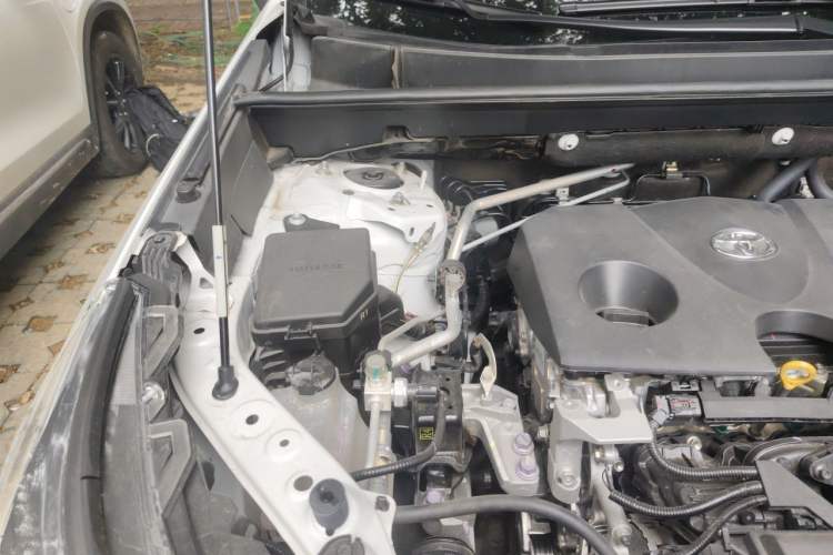 Used Toyota RAV4 2023 2.0L CVT Two-Wheel Drive Fashion Edition Engine Bay Right