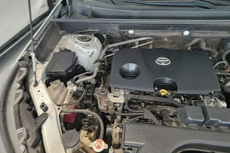 Used Toyota RAV4 2023 2.0L CVT Two-Wheel Drive Fashion Edition Engine Bay Right