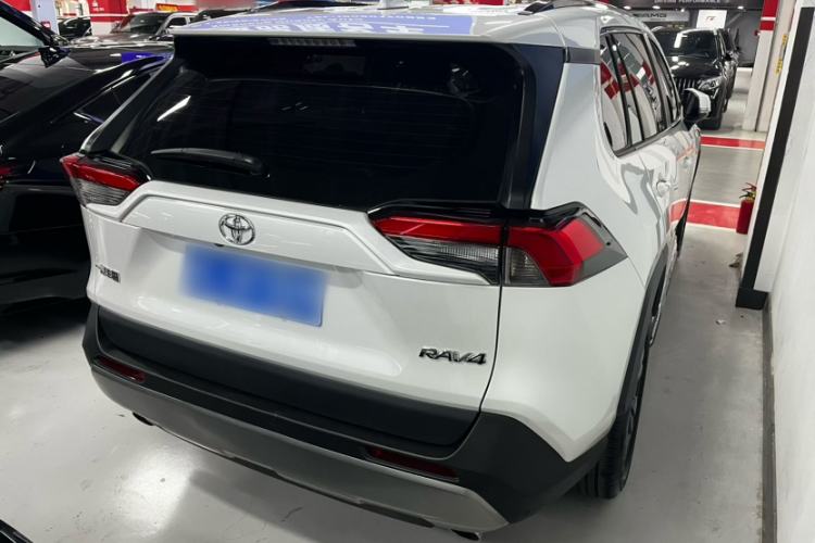Used Toyota RAV4 2023 2.0L CVT Two-Wheel Drive Fashion Edition Exterior 1