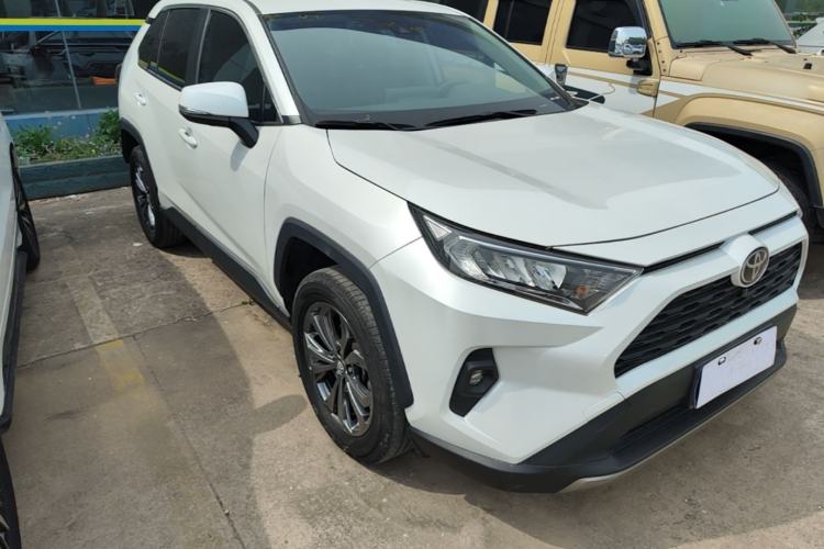 Used Toyota RAV4 2023 2.0L CVT Two-Wheel Drive Fashion Edition Exterior 1