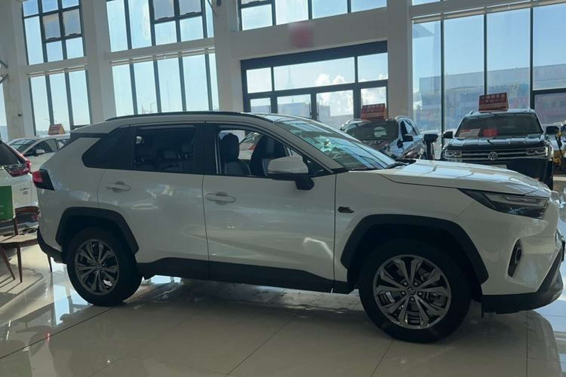 Used Toyota RAV4 2023 2.0L CVT Two-Wheel Drive 20th Anniversary Platinum Edition Exterior 2